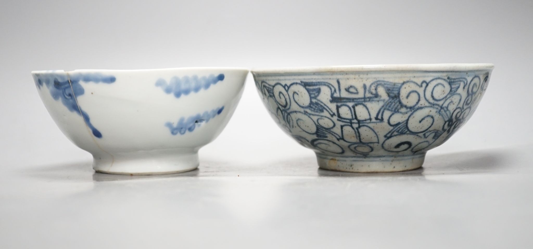 2 Chinese blue and white bowls, 15 cms diameter.